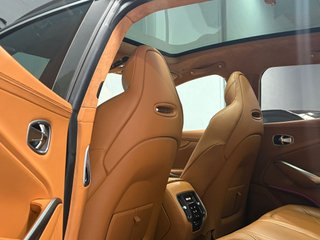 Aston Martin DBX 2021