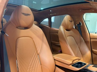 Aston Martin DBX 2021