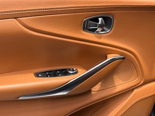 Aston Martin DBX 2021