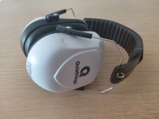 Cascos Insonorización. Aislantes Ruido. Estudio.