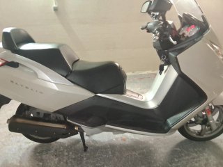 Peugeot Satelis 125 4V Maxi Scooter