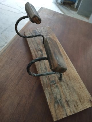 Perchero madera y metal antiguo