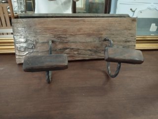 Perchero madera y metal antiguo