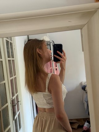Top de mujer blanco de la marca Pull and Bear S