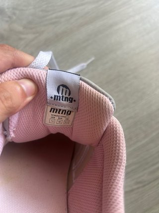 Deportivas Mustang grises y rosas