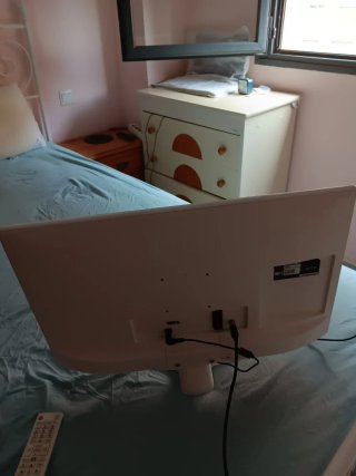 Mini TV LG Blanca