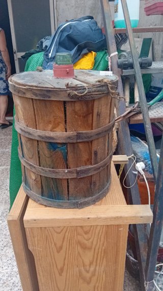 Damajuana de madera rústica