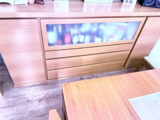 Mueble de comedor madera y cristal