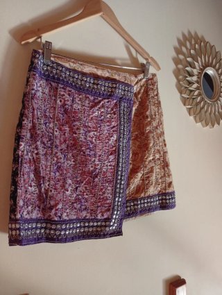 Minifalda bordada de Zara