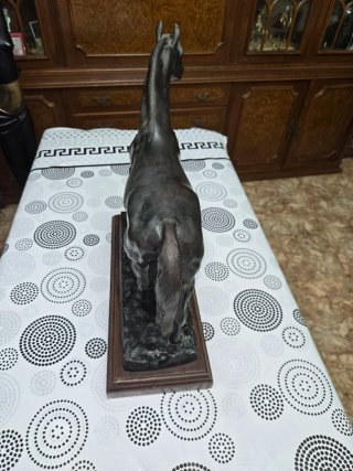 Figura caballo bronce, peana roble grande 12k