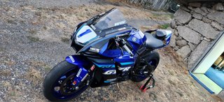 Yamaha R1 2025