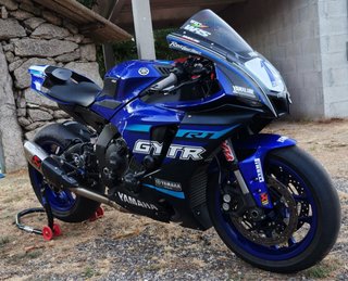 Yamaha R1 2025