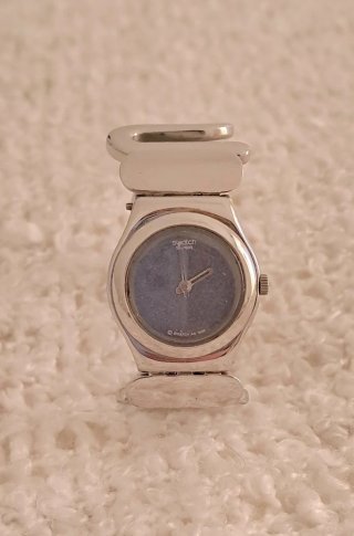 Reloj Swatch Ajustable Azul y Plateado