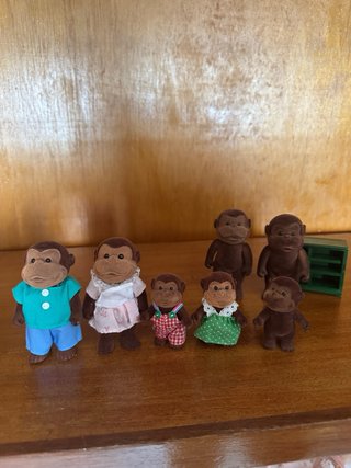 Familia Monos Flocados con Ropa - 4 Figuras