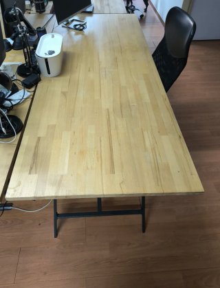 Mesa de oficina madera y silla de oficina