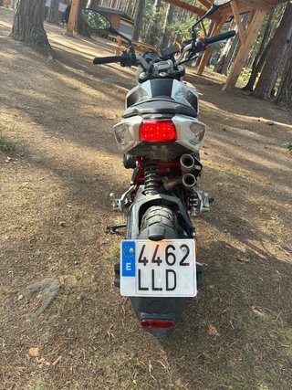 Benelli TNT 125 Tornado Roja y Blanca