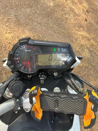Benelli TNT 125 Tornado Roja y Blanca