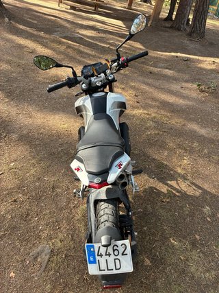 Benelli TNT 125 Tornado Roja y Blanca