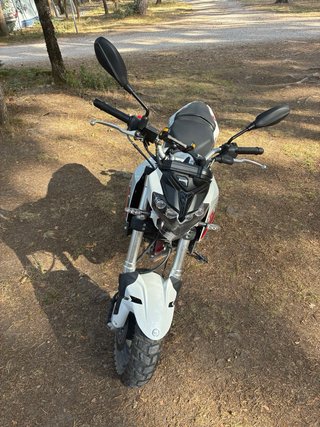Benelli TNT 125 Tornado Roja y Blanca