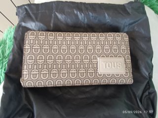 Billetera Tous Beige y Gris