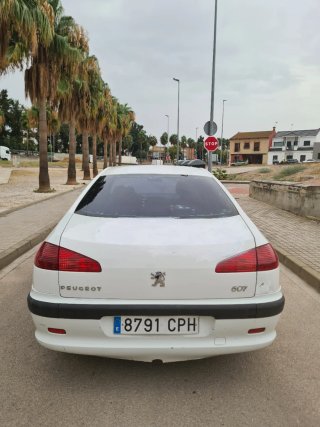 Peugeot 607 2004