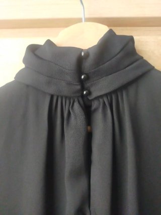 Vestido negro sin mangas