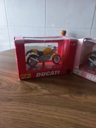 Maisto Ducati 1:18 Moto de Juguete