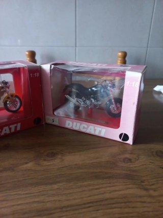 Maisto Ducati 1:18 Moto de Juguete