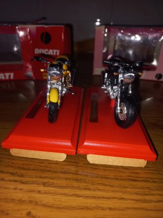 Maisto Ducati 1:18 Moto de Juguete