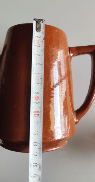 Cafetera de barro vintage