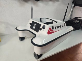 Barco cebador Vroyal