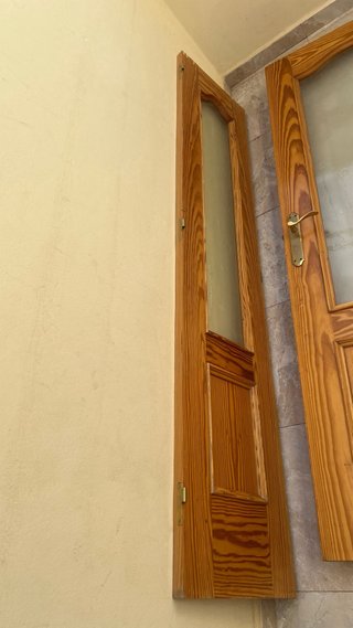 Puerta madera maciza con cristal