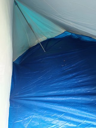 Tienda de campaña canadiense azul