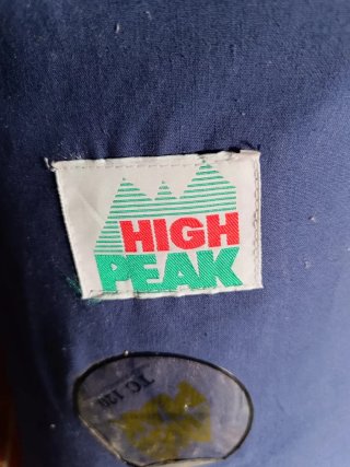Tienda de campaña canadiense azul