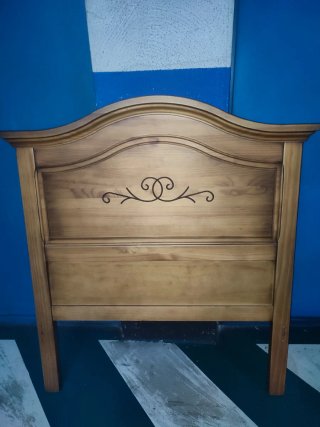 Cabecero de madera estilo clásico