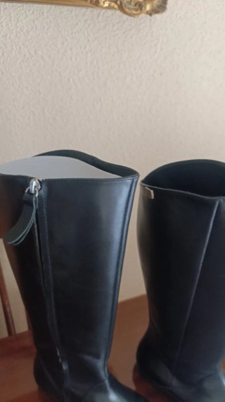 Botas altas de piel negras
