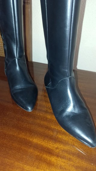 Botas altas de piel negras