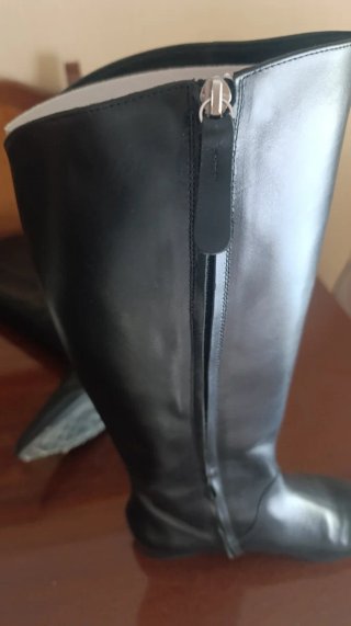 Botas altas de piel negras