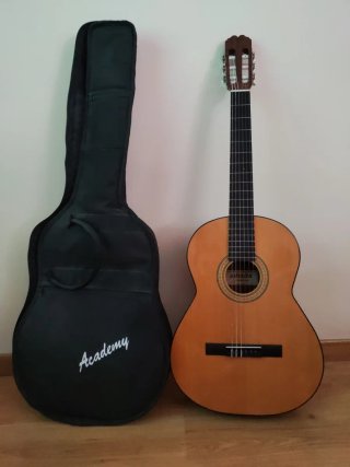 Guitarra Admira Paloma Nueva + Funda