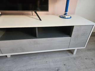 Mueble TV gris y blanco