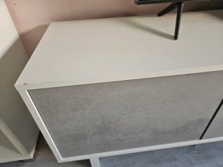 Mueble TV gris y blanco
