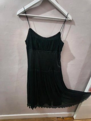 Vestido negro tirantes,gasa y raso muy bonito