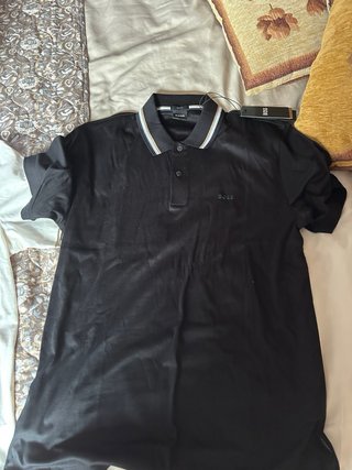 2 polos BOSS beige y negro