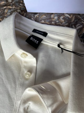 2 polos BOSS beige y negro