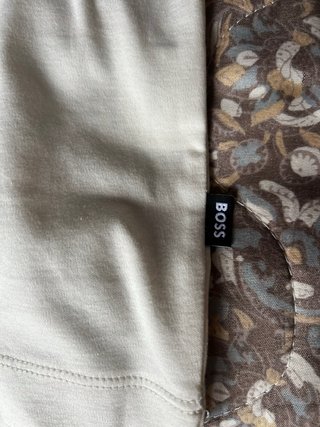 2 polos BOSS beige y negro
