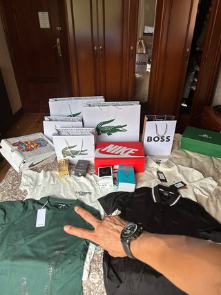 2 polos BOSS beige y negro