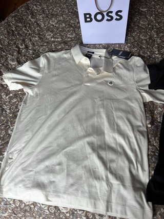 2 polos BOSS beige y negro
