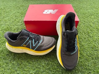 New Balance FreshFoam X More V4 Gris/Amarillo