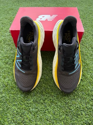 New Balance FreshFoam X More V4 Gris/Amarillo