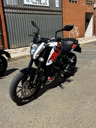 KTM Duke 125 Negra y Naranja